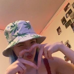 Meet your Posher, Candie